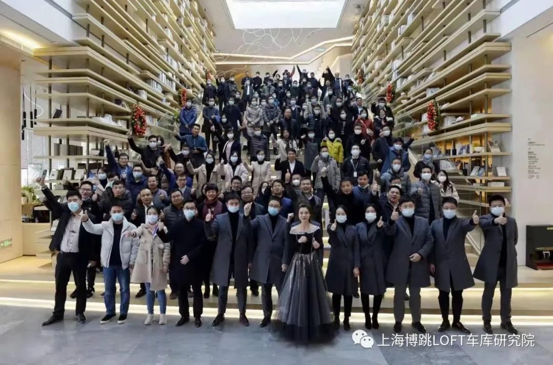 甘孜全国一百多人在华侨城汉口道6号参观研讨LOFT专利车库技术！